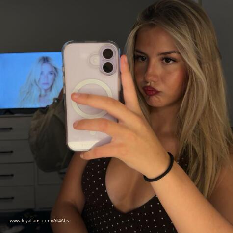 BrattyAbigail212 avatar