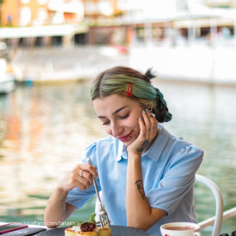 LanaLova avatar