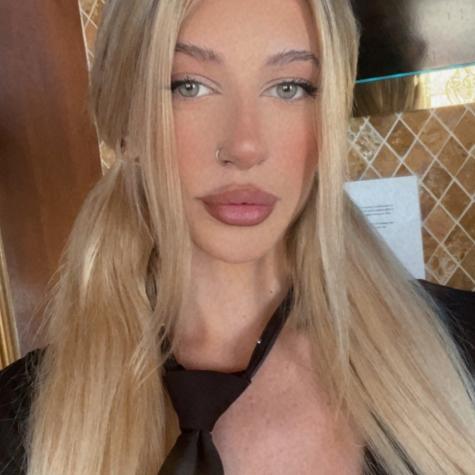 GoddessLexiiii’s Official Social Fan Page LoyalFans