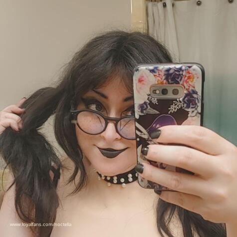 Goth Mommy Noctella avatar