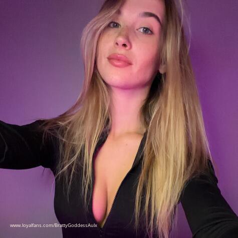Bratty Goddess Aulx avatar