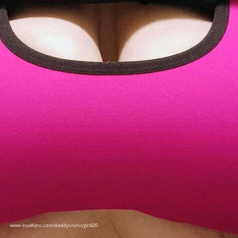 DaddysCurvyGirl420 avatar
