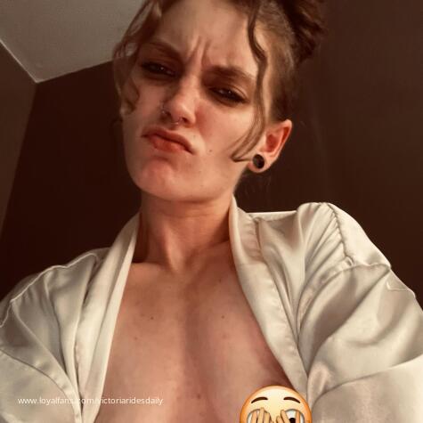 Victoriaridesdaily avatar