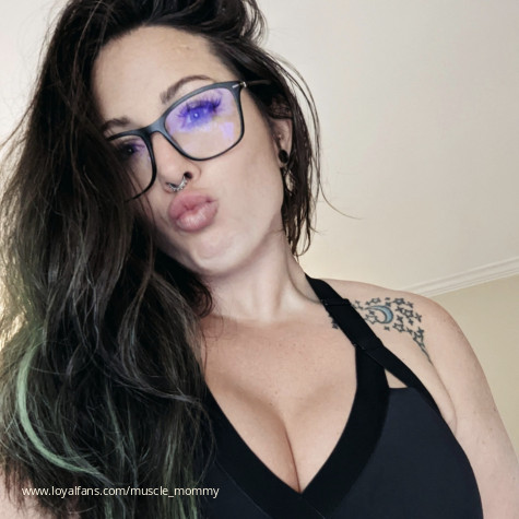 Pay Muscle Mommy avatar