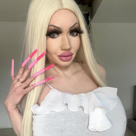 Lora Latexis avatar