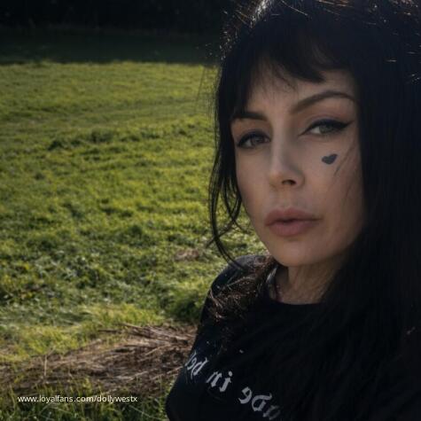 DollyWestX avatar