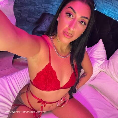 MadamDiamond avatar