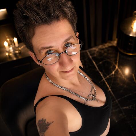 Lady VelyndraNoir avatar