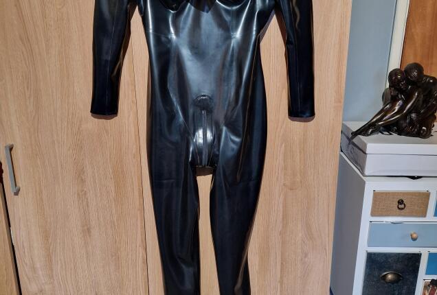 New Rubber Catsuit - Rubbersubmission Official Photos | LoyalFans