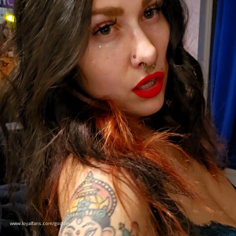 Goddess Lady Ravyn avatar