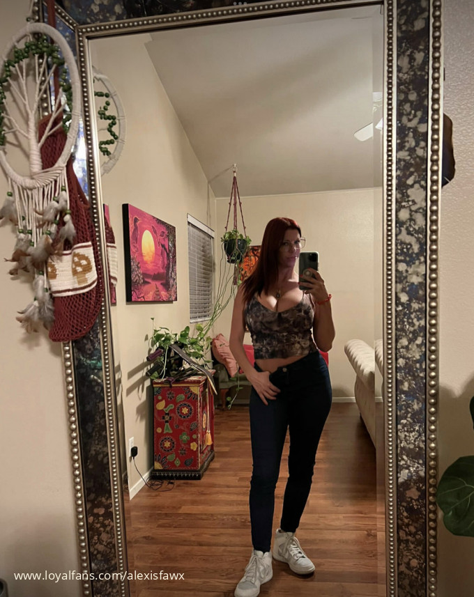𝔹𝕒𝕕 😈 𝔹𝕚𝕥𝕔𝕙 🤩 𝕍𝕚𝕓𝕖𝕤 😎 Alexis Fawx Official Photos