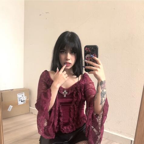 Lucy Chernov avatar