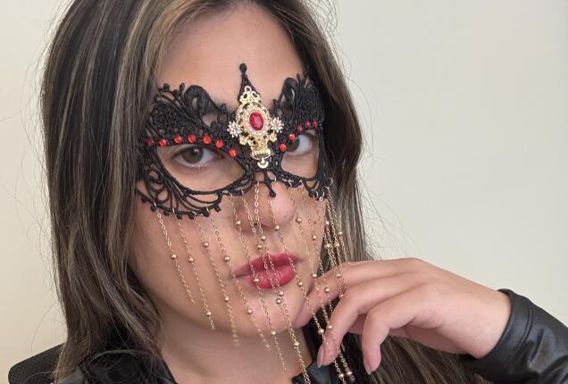 Chat Time - Domina Shelle Rivers Official Photos | LoyalFans