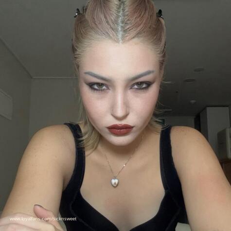 King Kylie FINDOM avatar