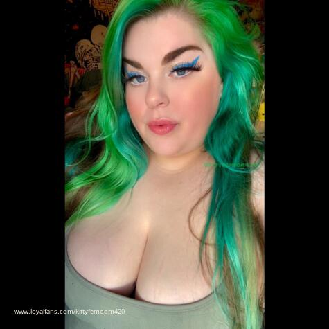 KittyFemdom420 avatar