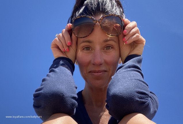 Ignore my dry legs 🫣😂 - Kelly Hart Official Photos www.Loyalfans