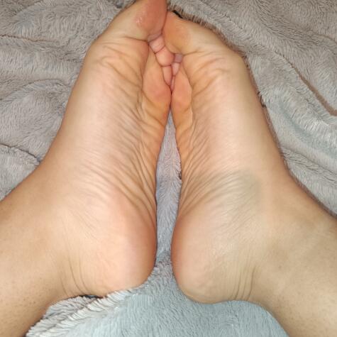Feetish18yo avatar
