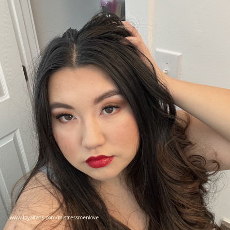 Mommy has curves - mistressmenlove Official Photos | www.Loyalfans.com