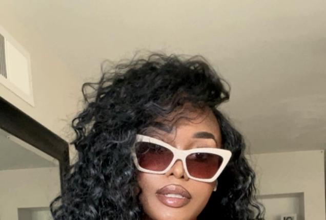 Beach Please - blasiancameleon Official Photos | www.Loyalfans.com