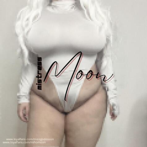 Mistress Moon Mesmerizing Goddess avatar