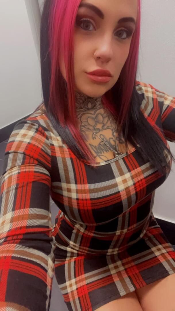Goddess Veronica Rose's Official Social Fan Page LoyalFans