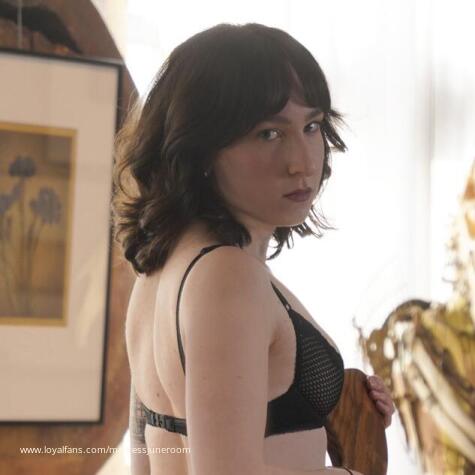 Mistress June Room avatar