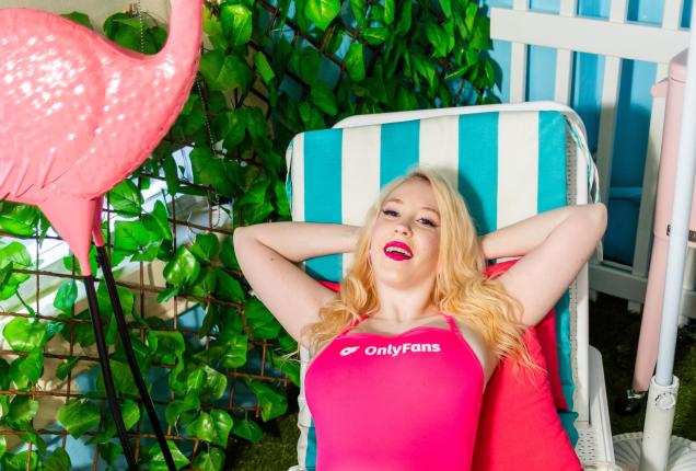 How does my figure look in this new swimsuit? 💖 - Gigi Sweets Official Photos | www.Loyalfans.com