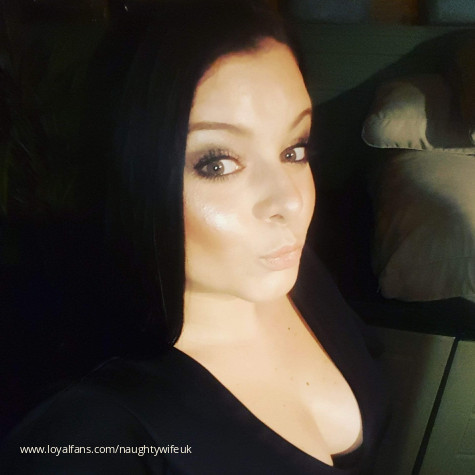 NaughtyWifeUK avatar