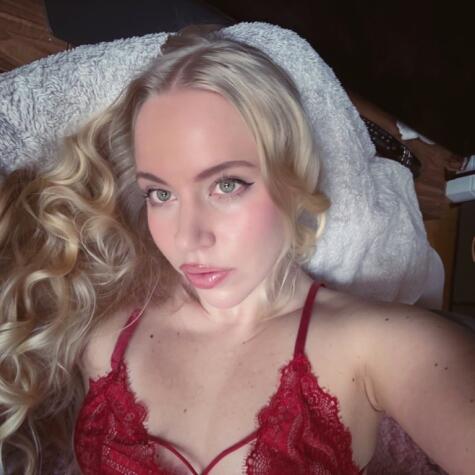 Mia Ember's Official Social Fan Page | LoyalFans