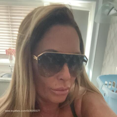 Queen Blondie Findom  avatar