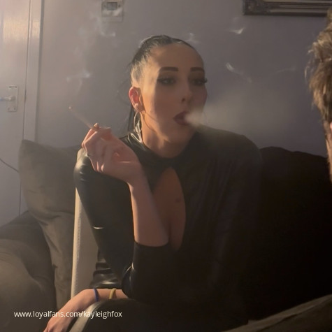 SmokingKayleighFox avatar