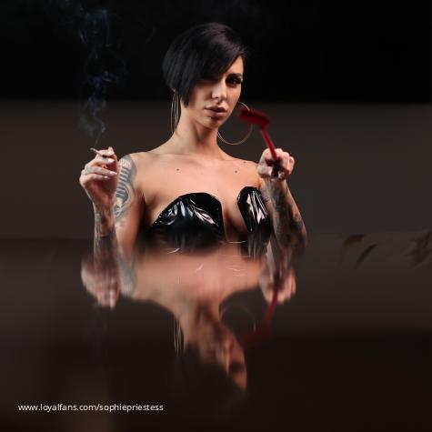 SophiePriestess avatar