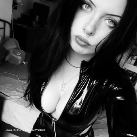 3vilwoman avatar