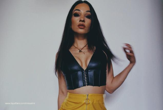 Face sitting JOI - Miss Alini Official Profile | www.Loyalfans.com