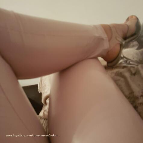 MistressSaffron avatar