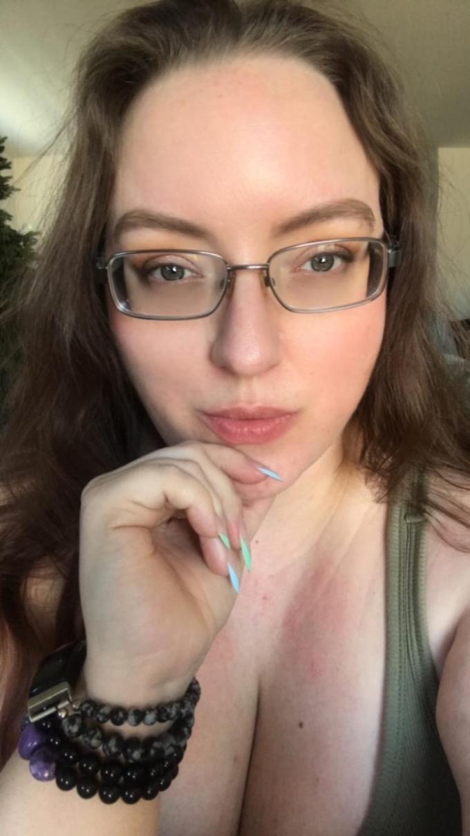 Goddess Evelyn Ryker’s Official Social Fan Page LoyalFans