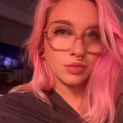 PixiPinkk avatar
