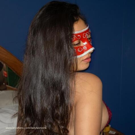 LADY LUXXNOIRE avatar