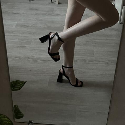 FeetsSonya avatar