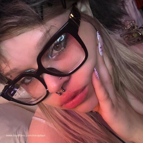 Ninaplays avatar