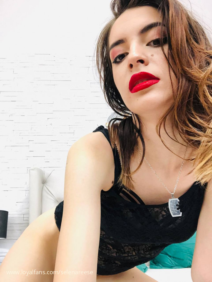 What do my lips taste like? SelenaReese Official Photos www