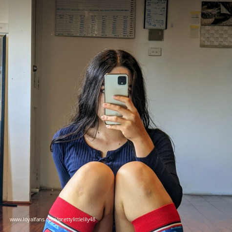 Prettylittlelily48 avatar