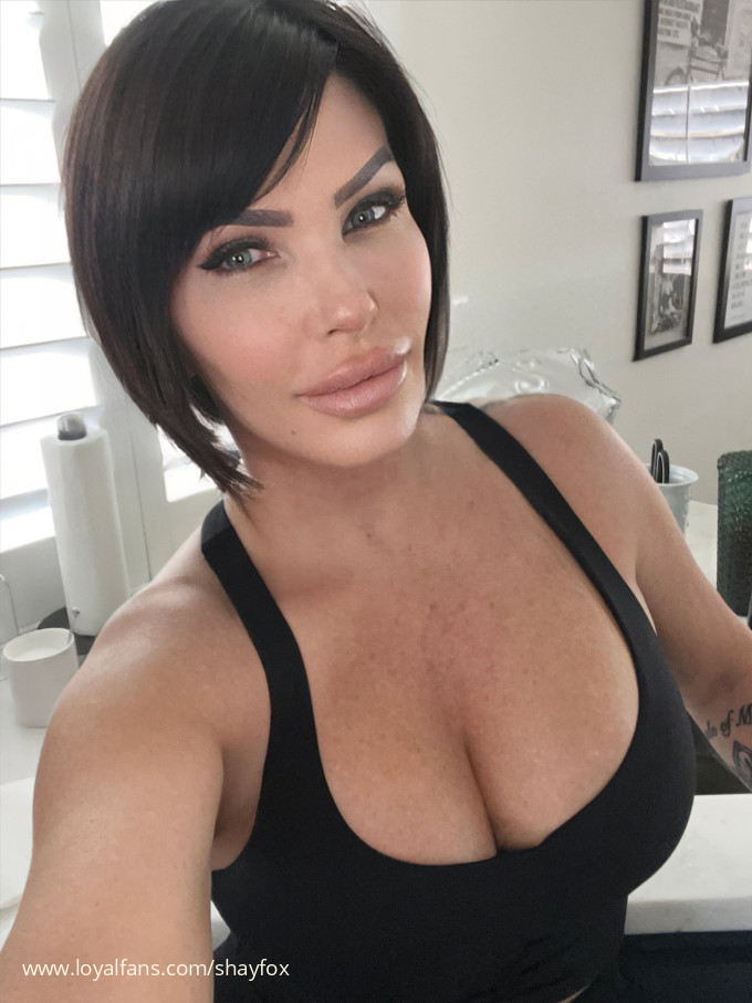 Shay Fox’s Official Social Fan Page | LoyalFans