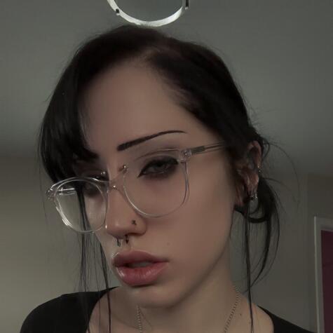 PeachyyBunii avatar