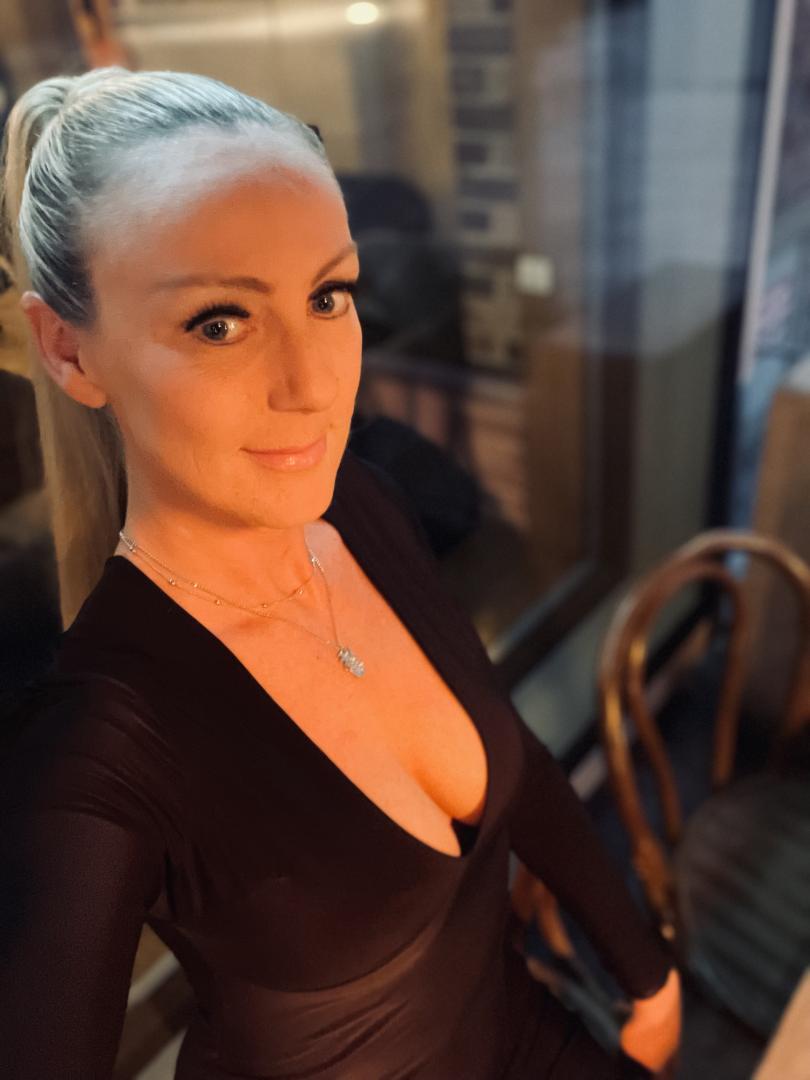 sixfootblonde-s-official-social-fan-page-loyalfans