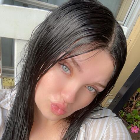Bluhoneychlo avatar