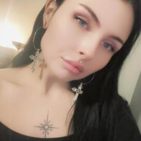 Lady Briar ’s Official Social Fan Page LoyalFans