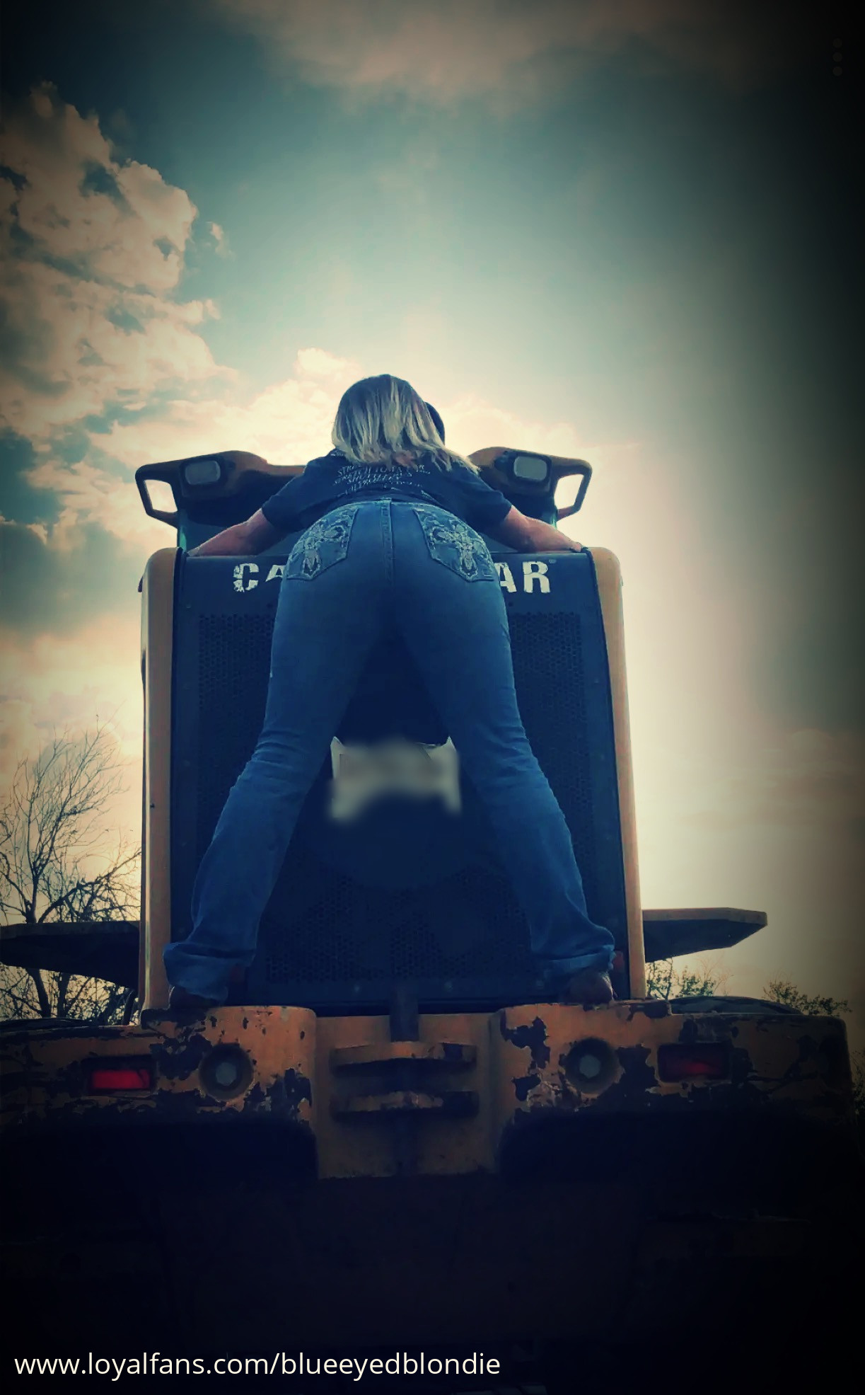 Blue Eyed Blondie’s Official Social Fan Page | LoyalFans