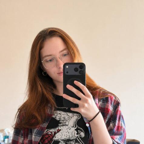 HoneyFoxie avatar