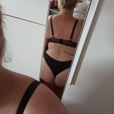 CurvyGurliii avatar